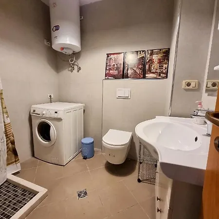 Apartment Cozy Central In The Heart Of